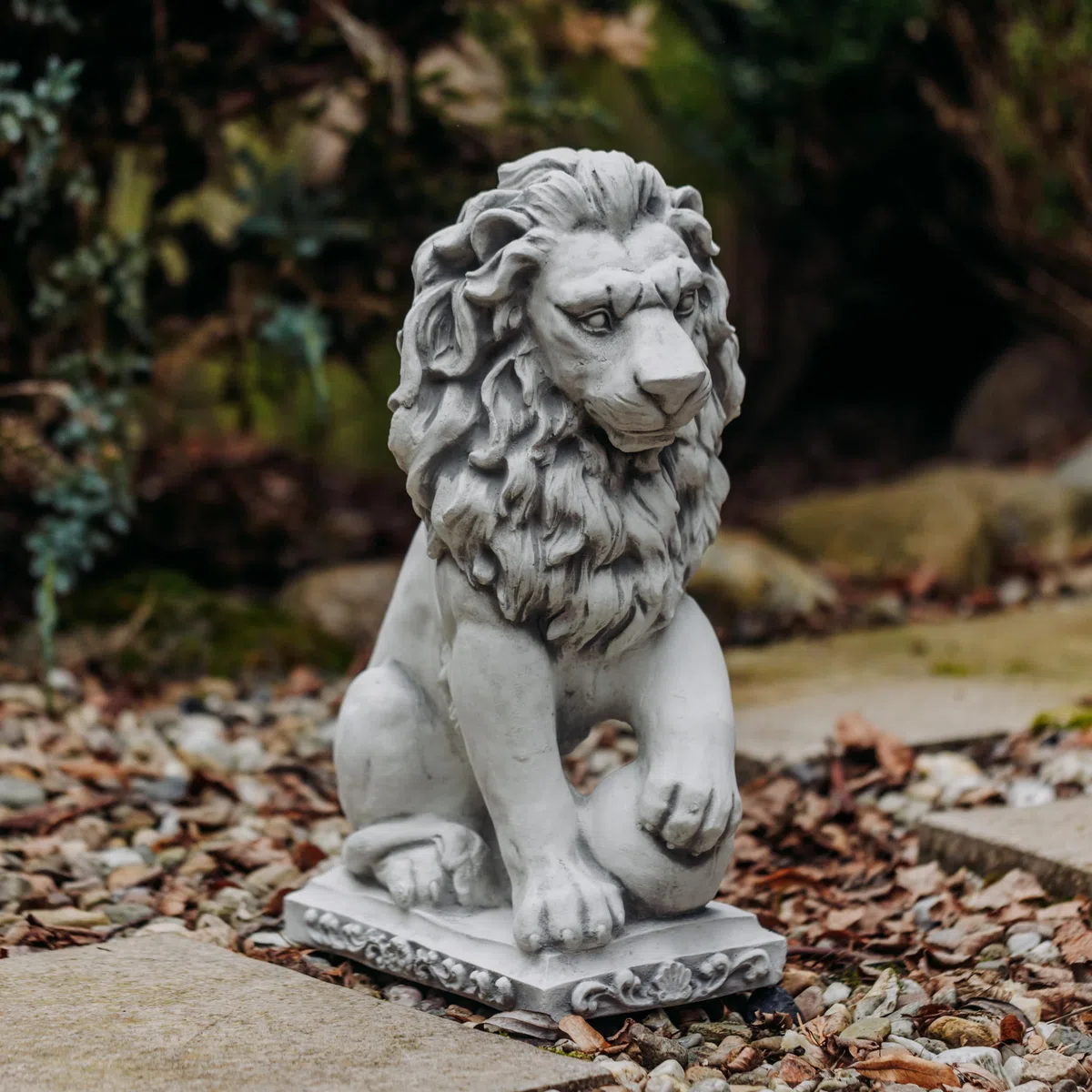 gartendekoparadies.de Statuen Löwen mit Kugel, Steinfigur aus Steinguss, H. 47 cm, je 21 kg, Grau, Frostsicher für Außenbereich (Löwe Links)