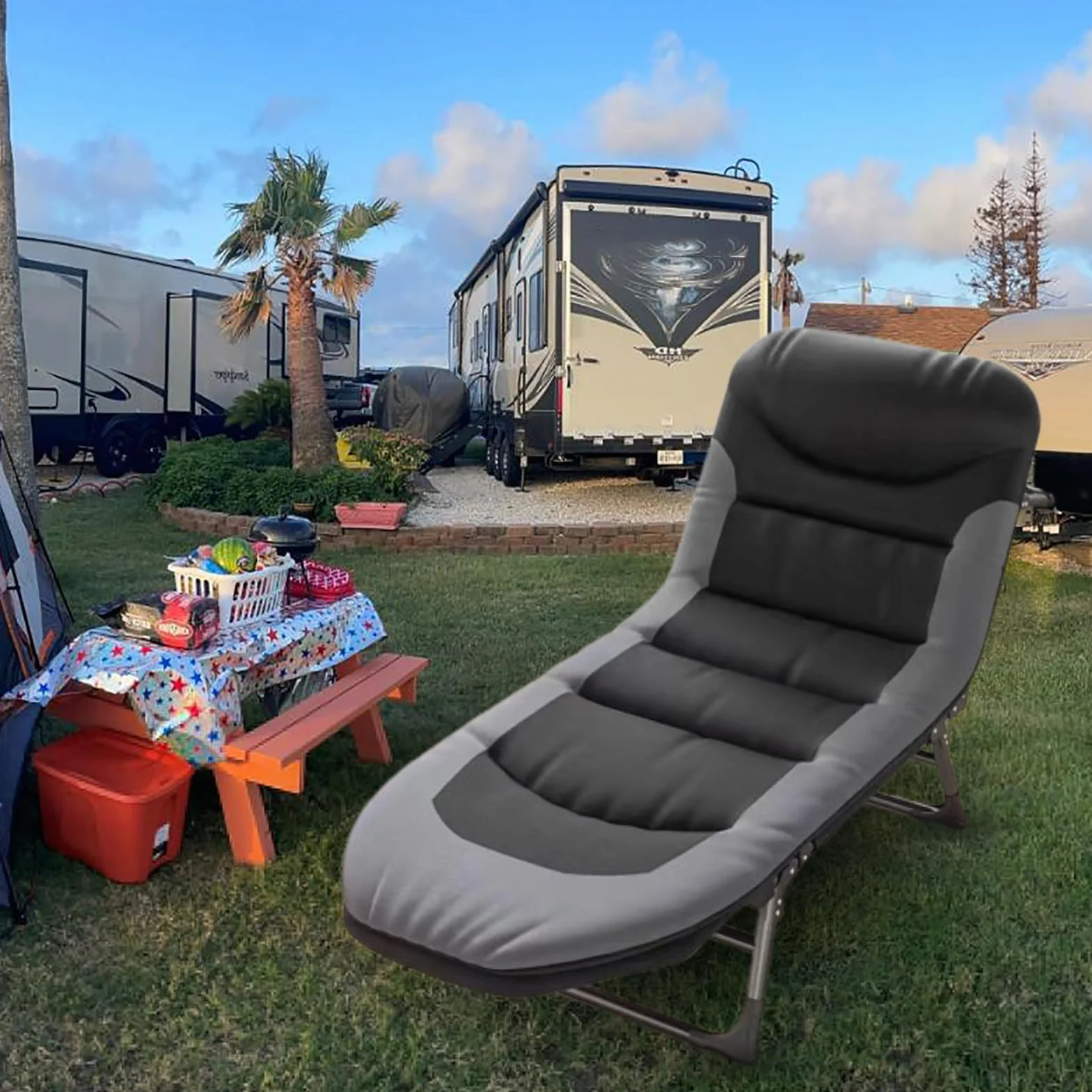 Sonnenliege Klappbar Liegestuhl, 6-Fach Verstellbar Klappbare Gartenliege Campingliege mit Seitentasche, Feldbett Campingbett mit Matratze, Outdoor Liege für Balkon Garten Camping (Schwarz)