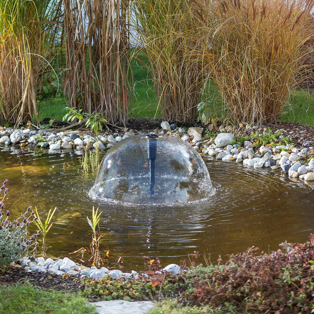 esotec Teichpumpe mit Sprinklerset, Springbrunnenpumpe, Wasserspiel Pumpe, Solarbrunnen Pumpe 2500 l/h 12-18 VDC IP68 außen 101997