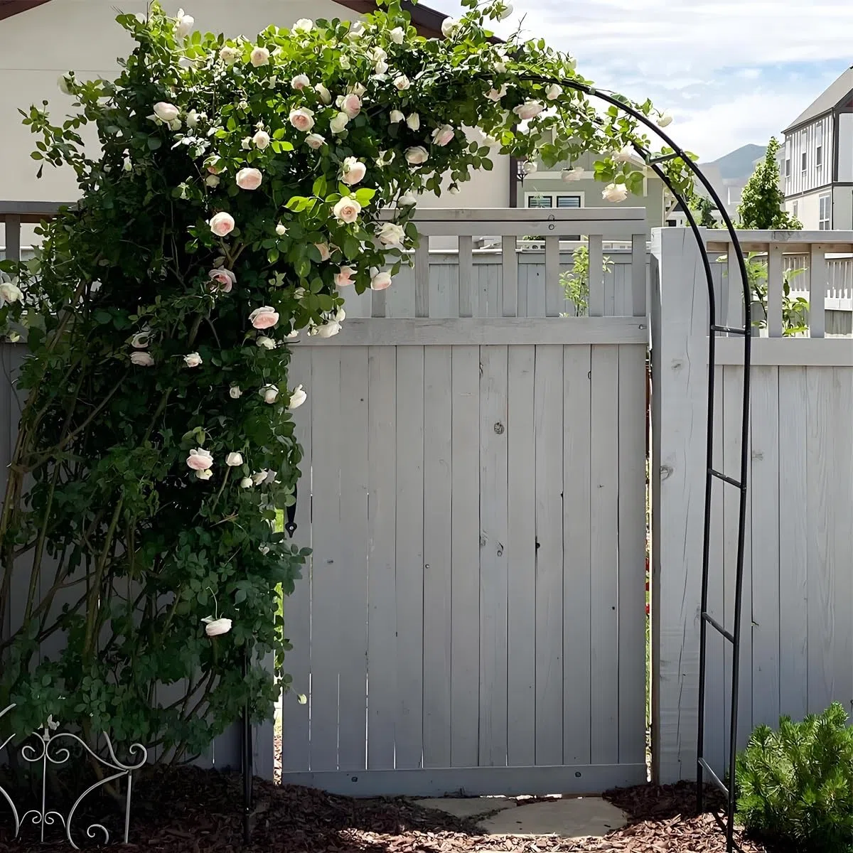 Metall-Gartenbogen für Kletterpflanzen, Rankgitter, Rosenbogen mit Sockel, für Außendekoration, Hochzeitszeremonie, Gartenparty (weiß, B 180 x H 220 cm)