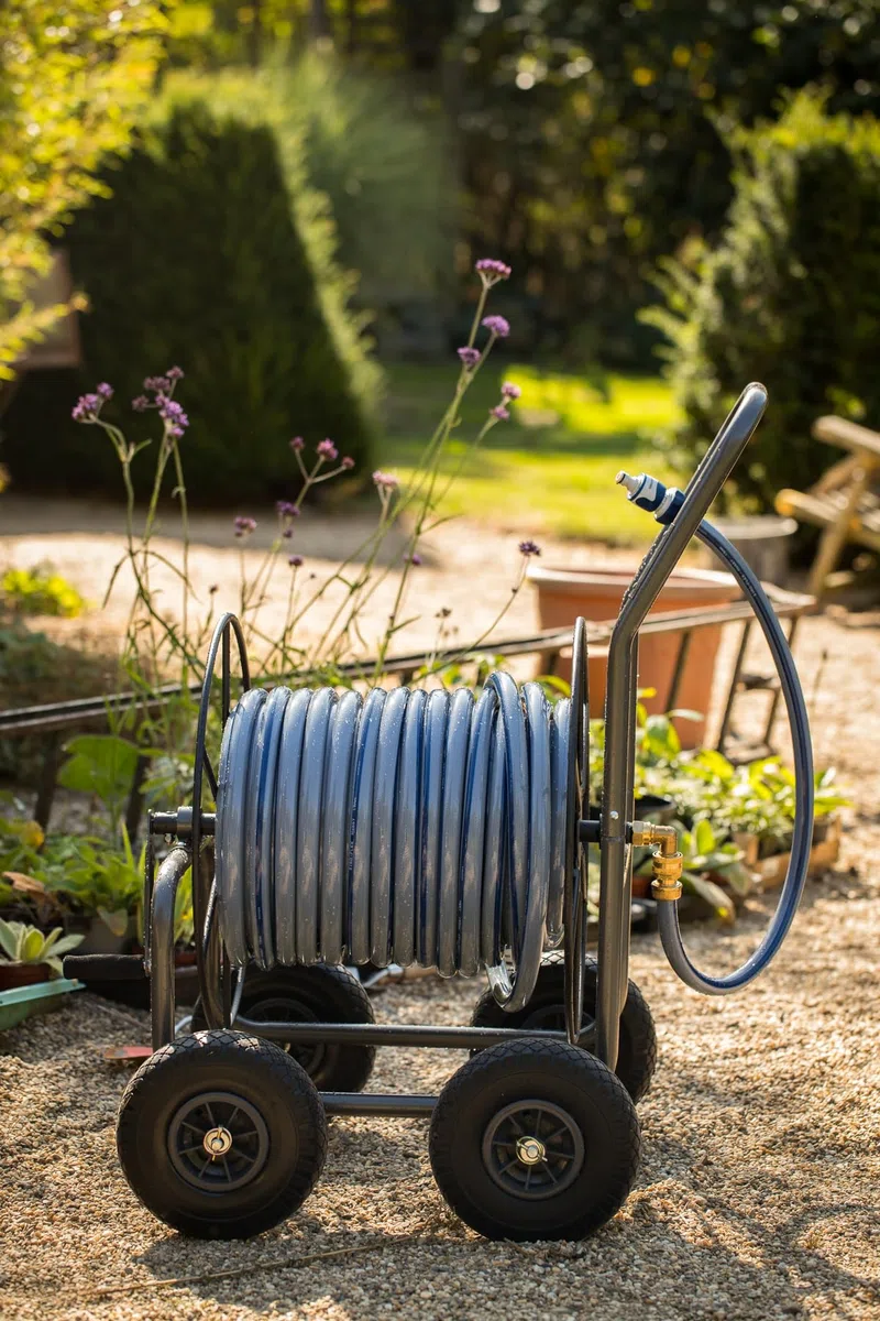 Sirocco Schlauchwagen, 4-Räder, 3/4 Zoll Anschluss, Stahl pulverbeschichtet, Anthrazit, mit Vollgummireifen, für Gartenschläuche bis 110m