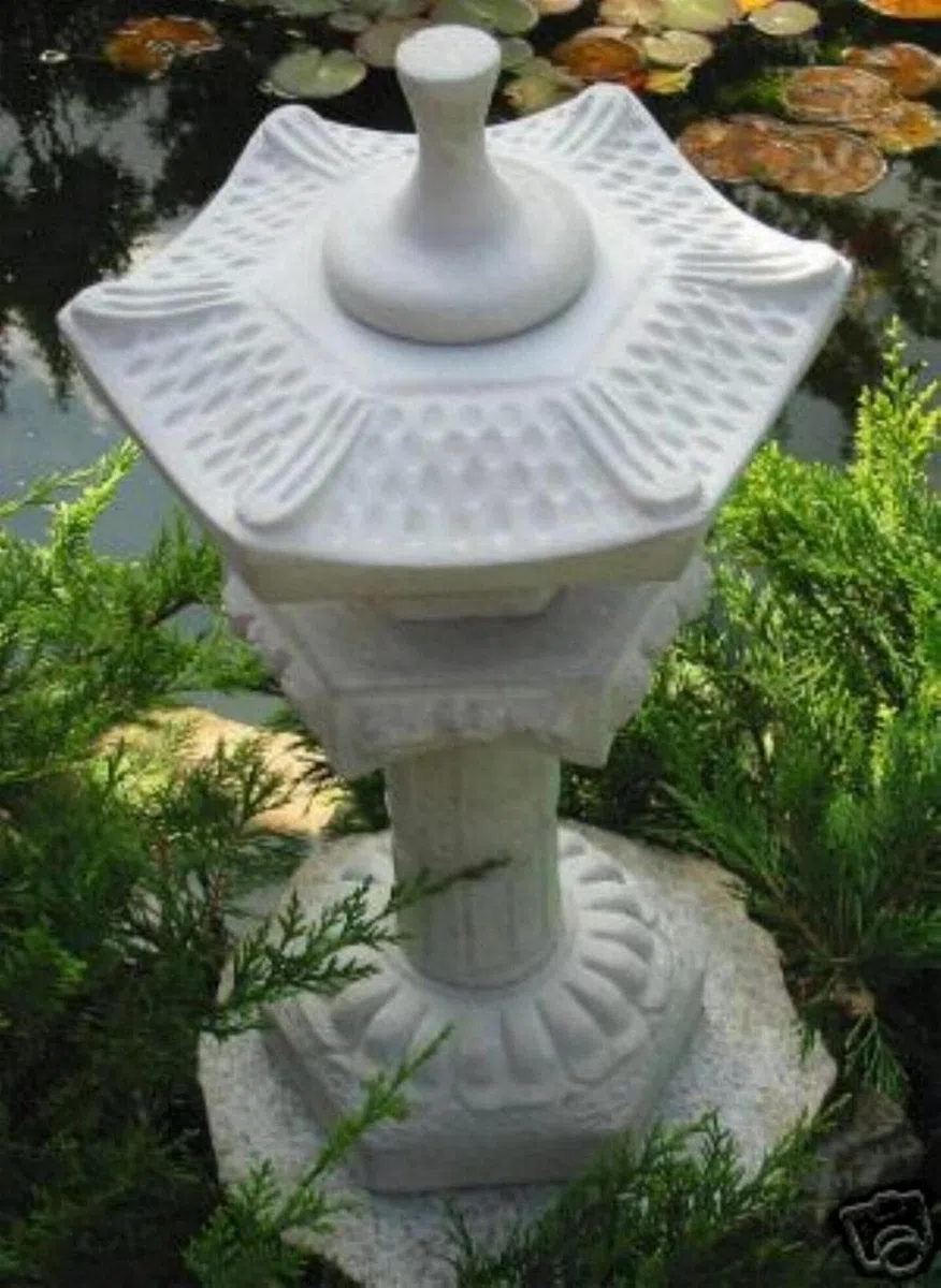 auerco Steintempel im japanischen Stil Yukimi auf Säule S- Handgefertigte Gartenfigur aus regionalem Steinguss - Zen - Dekoration für Garten & Terasse - wetterfest & langlebig
