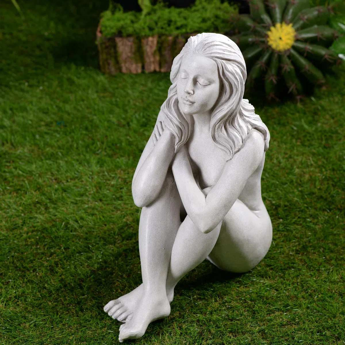 HI-LINE Gift Ltd. Gartenstatue Denkende Dame aus Kunstharz