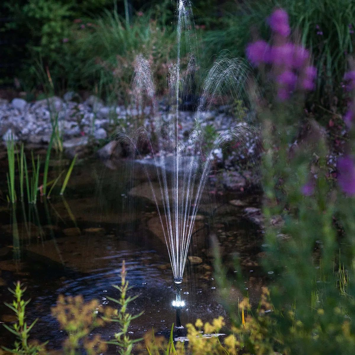 Esotec Solar Teichfilterset Profi 15/500 LED proBatt, Komplettset, Pumpe, Teichfilter, LiFePo4 Akku, Programmfunktionen, Teichpumpe, 15Wp, Förderhöhe 1,1m, 500 l/h 101058