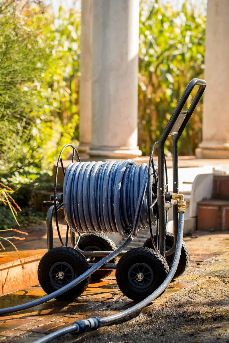 Sirocco Schlauchwagen, 4-Räder, 3/4 Zoll Anschluss, Stahl pulverbeschichtet, Anthrazit, mit Vollgummireifen, für Gartenschläuche bis 110m
