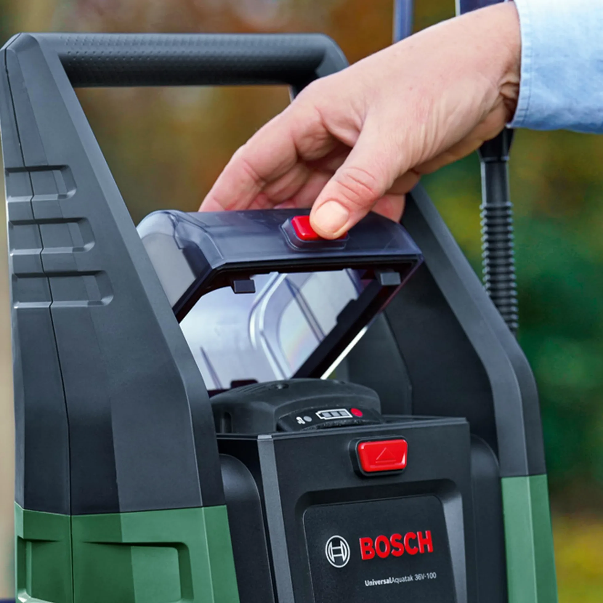 Bosch Akku-Hochdruckreiniger UniversalAquatak 36V-100 (ohne Akku/Ladegerät) | Für die Reinigung zu Hause oder unterwegs; 36-Volt-System; bis zu 45 Minuten Laufzeit; selbstansaugendes Set