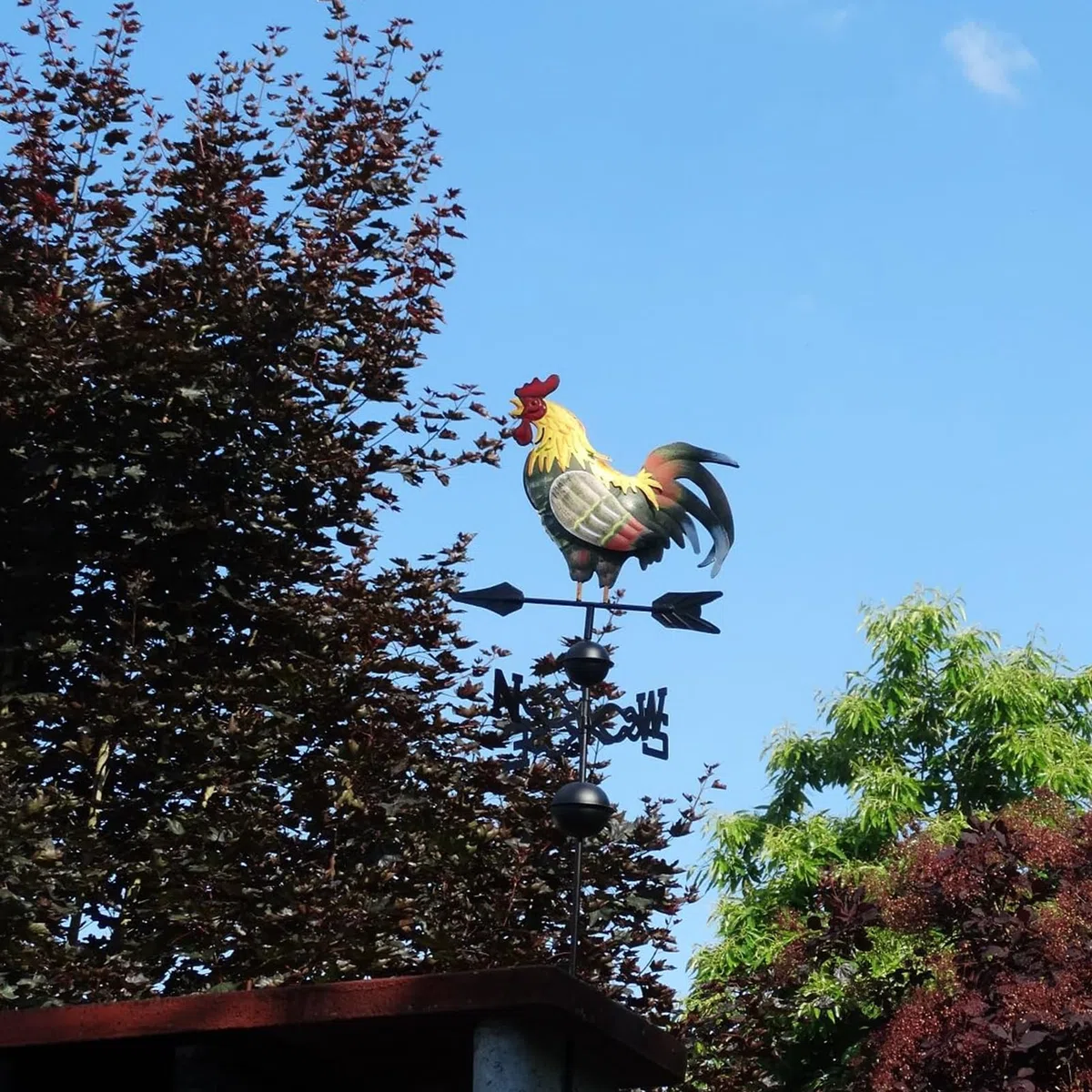 SYFUNLV Metall-Hahn Wind Vane,bunt Hahn-Wetterfahne,35×130cm Metall Windanzeige Hahn Form Dekoration für Garten Hinterhof Wind Direction Indicator und Roof Decoration
