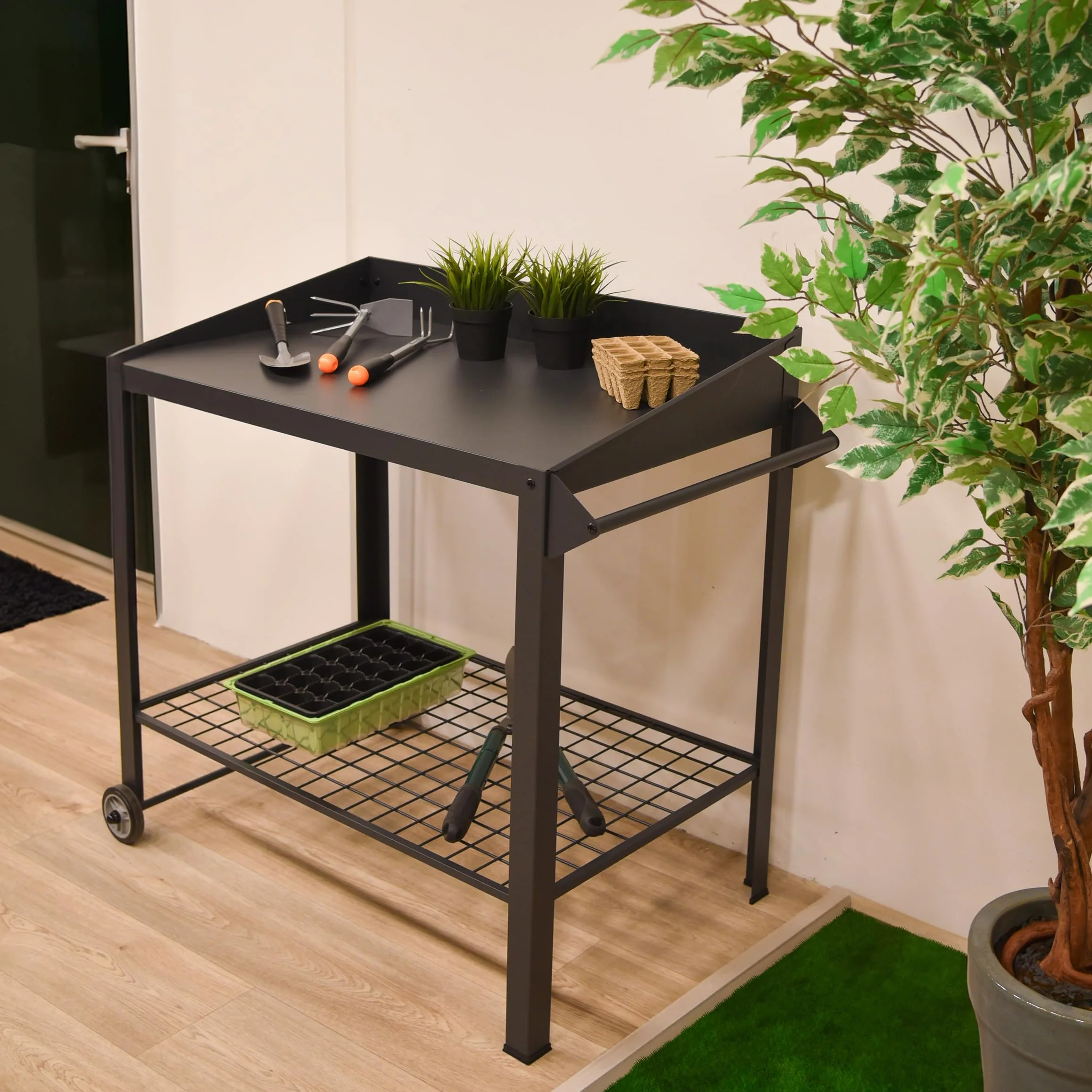 Spetebo Metall Pflanztisch auf Rollen - 90 x 55 cm - Gärtnertisch mit Gitterablage - Garten Arbeitstisch Blumentisch Outdoor Arbeitsplatte mit Ablage rollbar