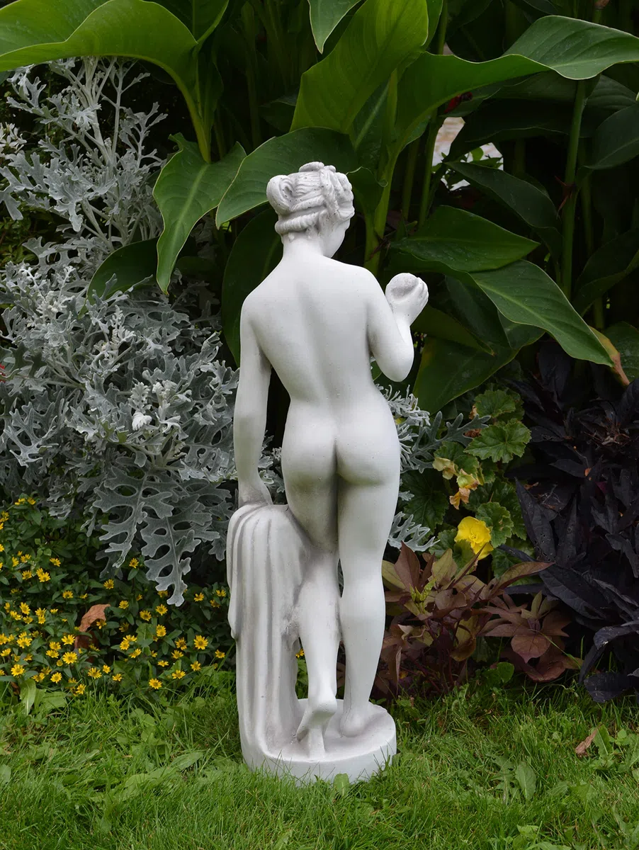 gartendekoparadies.de Statue der Venus mit Apfel, Steinfigur aus Steinguss, Weißbeton, Grau, Frostsicher für Außenbereich, H. 59 cm, 9 kg