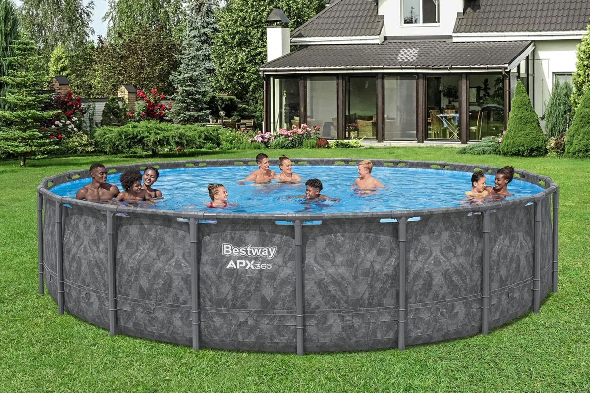 Bestway APX365 Winterfestes Frame Pool Set, Ø 671 x 132 cm, 40.377 Liter, Sandfilteranlage, Korrosionsbeständiger Stahlrahmen, ClickConnect System, Sicherheitsleiter, Abdeckplane, Filterbälle