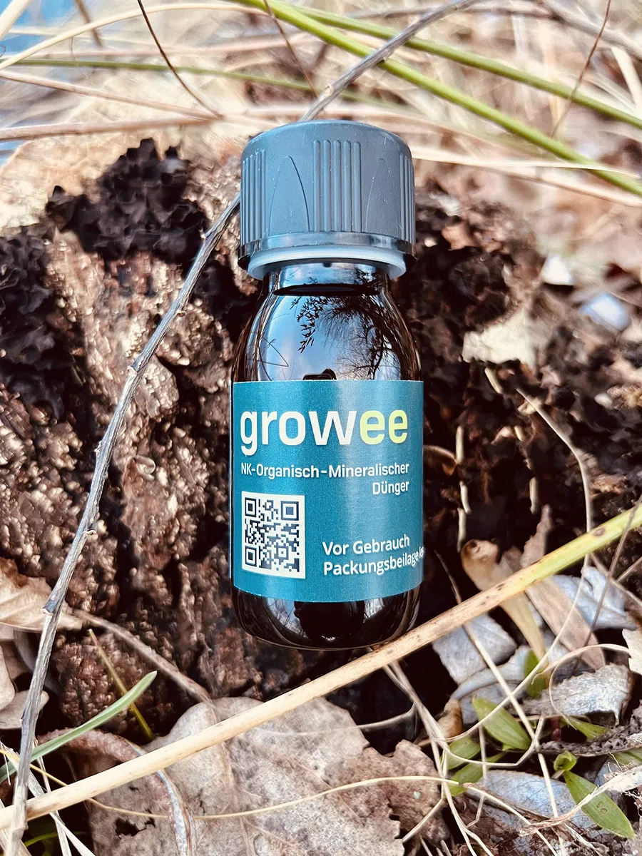 Vegan & Bio Organischer Mehrertrags Dünger Konzentrat 100% Vegan & Organic Fertilizer (1000 ml) ergibt 100 Liter Dünger reicht für ca. 333 Pflanzen