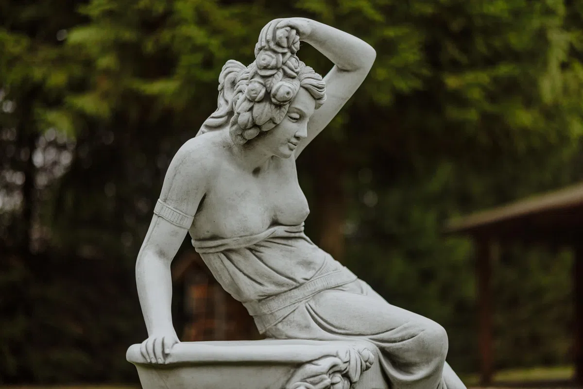 gartendekoparadies.de Frauen-Statue mit Pflanzschale Pflanzgefäß aus Steinguss, Grau, Frostsicher für Außenbereich, H. 141 cm, 398 kg
