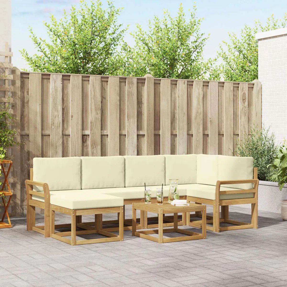 Outdoor-Sofagarnitur 7-teilig Weiß Creme aus massivem Akazienholz, Gartenset mit Tisch, Hocker, Sofas und Kissen, wetterbeständig, modular für Terrasse und Garten