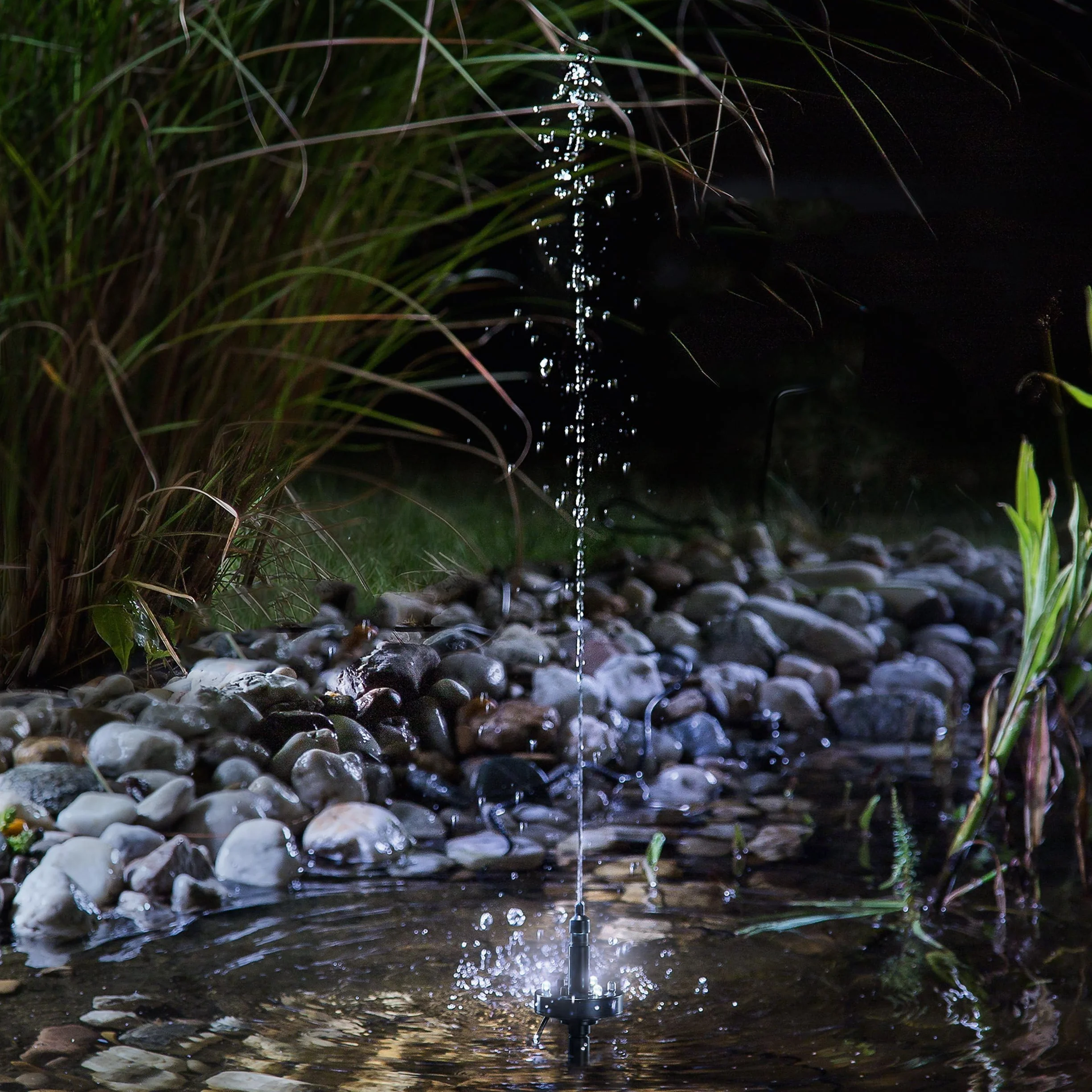 esotec Solar Teichpumpenset 6/220 LED außen, Teichpumpe mit Filter, Sprinklerpumpe 220l/h, LiFePo4 Akku, Solarmodul 6W, Solarbrunnen, Gartenteich Wasserspiel, Springbrunnenpumpe, 101023