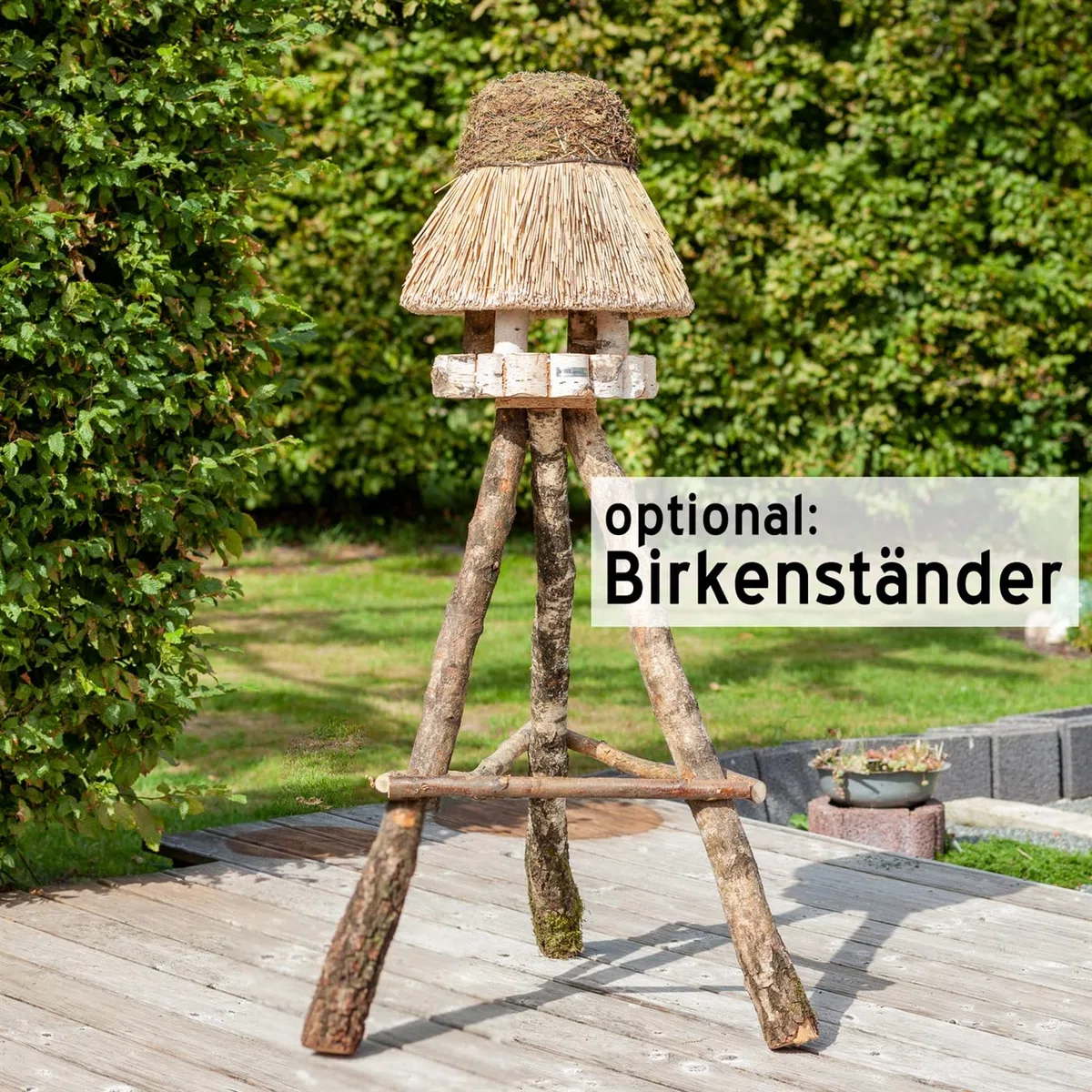VOSS.garden Vogelhaus Amrum mit Reetdach, Naturbelassene Birke 33cm große Futterplatte, Vogelhäuschen Futterhaus Futterstation Naturbelassene Vogelvilla