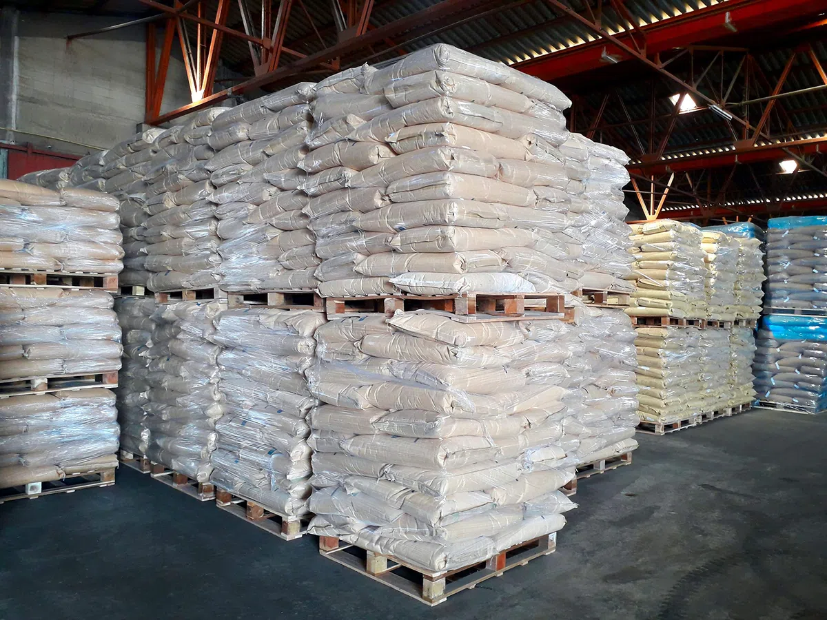 2520L Aussaaterde/Universalerde mit Langzeitdünger und einem Anteil Perlite für einen lockeren Boden Gartenerde Pflanzenerde 36 Säcke a 70L