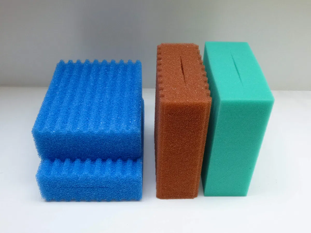 4 Filterschwämme 2 x Blau gewellt 1 x Rot gewellt und 1 x Grün glatt passend für Oase Biotec 5.1. und Oase BioSmart 18000