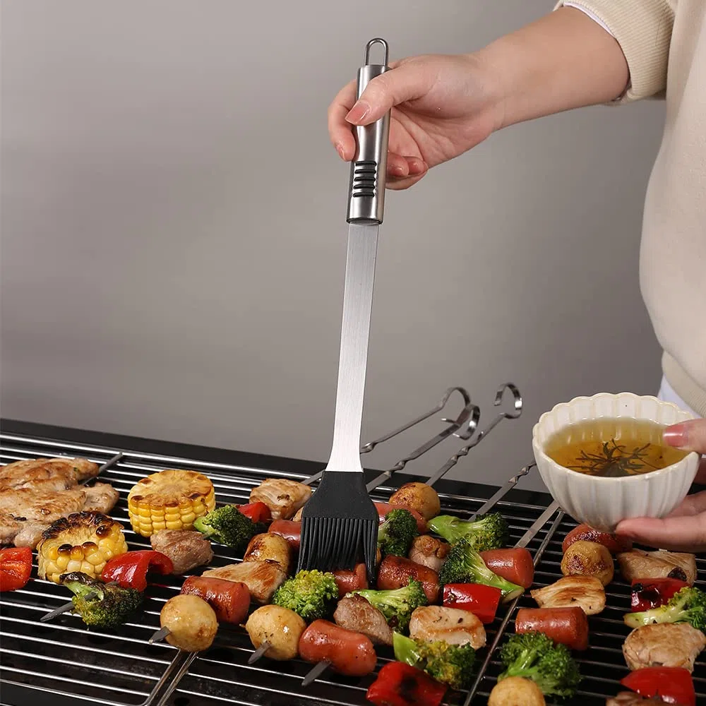 Grillzubehör, Edelstahl-Grillwerkzeug-Set für Herren, 12-teiliges Grillutensilien-Set mit Spatel, Gabel, Messer, Bürste, Zange, Spieße, Flaschenöffner und Taschengrill-Zubehör für Outdoor-Grill