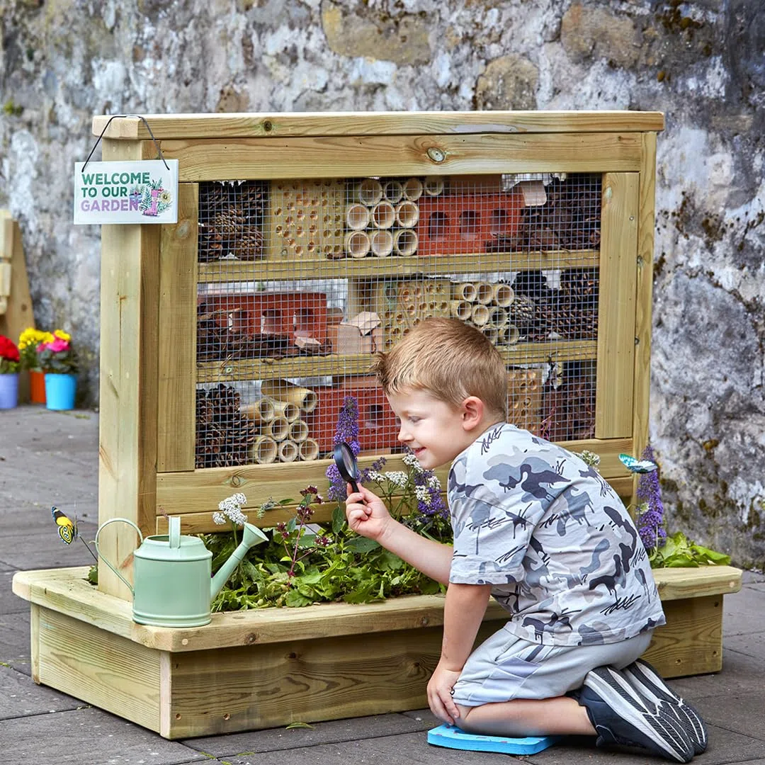 Millhouse Outdoor Early Years Eyfs Bug Hotel Mit Pflanzgefäßsockel