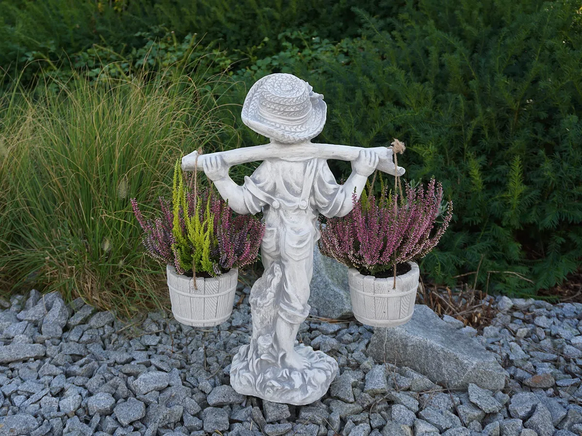 gartendekoparadies.de Junge mit Blumenampel, Steinfigur für Außenbereich, Grau, Frostsicher aus Steinguss, H. 60 cm, 20 kg