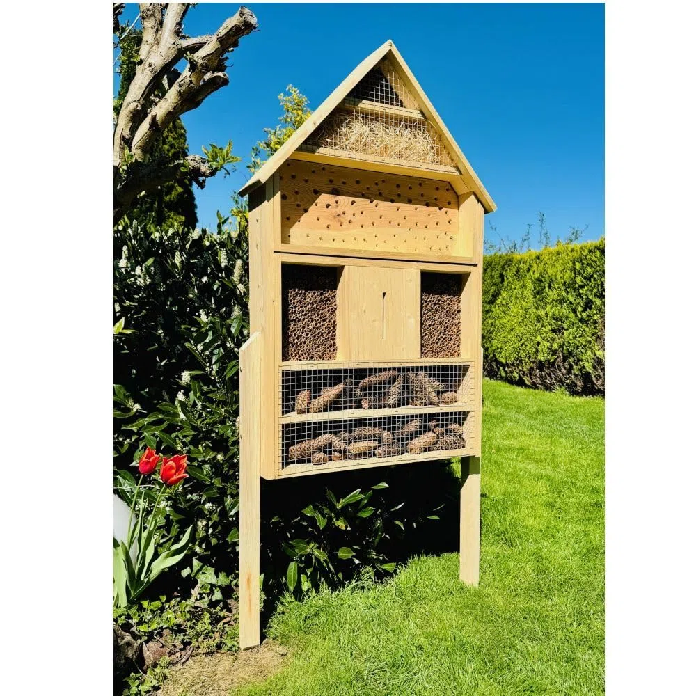 Garten Holz Insektenhotel XXL Wildbienen-Nisthilfe aus Holz mit Standfuß 110 x 79 x 16 cm (HxBxT) Insektenhaus Natur I Bienenhotel I Insektenhaus I Wetterfest I 6 Etagen