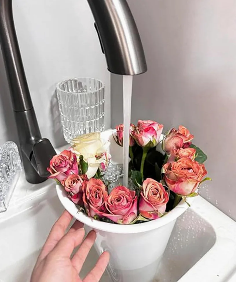 Generisch Wall-Mounted Flower Display Stand - Decorative Plant Holder Rack for Indoor/Outdoor Use - 150cm Black Plastic Pot Holder for Fresh Flowers - Stylish Vertical Garden Solution