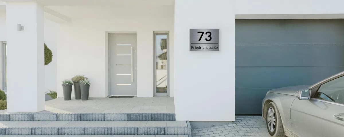 Muralo - Hausnummern-Schild Türschild Personalisiert Wetterfest für Tür, Gebäude, Zimmer - Br.40cm x Hö.30cm - Gebürstetes Aluminium