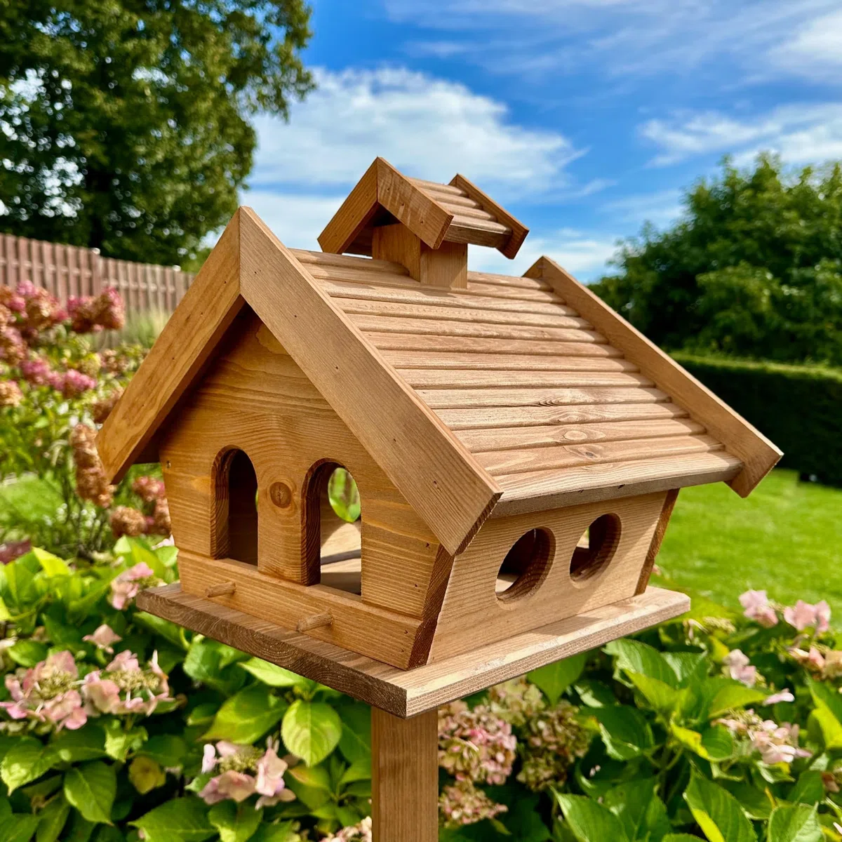 gartenetage GARTENETAGE Vogelhaus Holz mit 2in1 Ständer/Vogelhaus mit Ständer wetterfest und stabil/Vogelfutterhaus mit Ständer/Robustes Vogelhäuschen für Balkon und Garten, GE10307