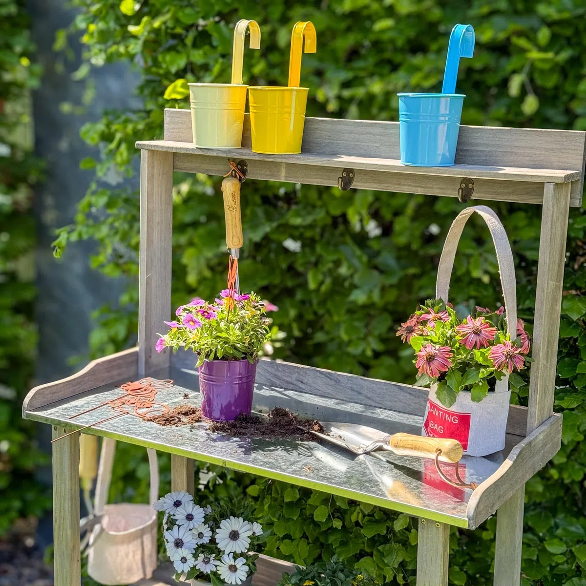 UNUS Pflanztisch aus Holz mit Zink-Arbeitsplatte, 78x36x131 cm, Pflanzregal in Grau für Balkon, Terrasse & Garten, Gartentisch mit Ablagen