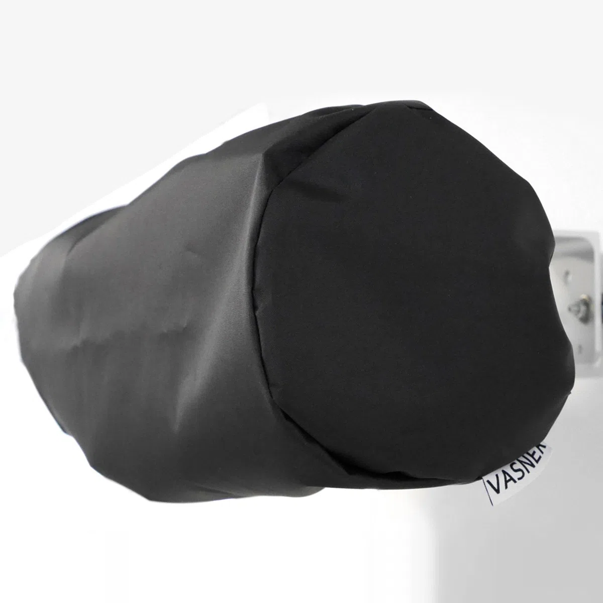 VASNER Appino 20 + AirCape – Infrarot Heizstrahler mit Abdeckhaube 2000 Watt Bluetooth fähiger Strahler Fernbedienung & App Steuerung Infrarotstrahler für den Außenbereich (Schwarz)