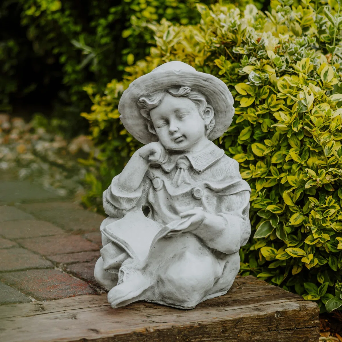 gartendekoparadies.de Jungen Figur mit einem Buch, Steinfigur H. 43 cm, 24 kg, Grau, frostsicher aus Steinguss für Außenbereich