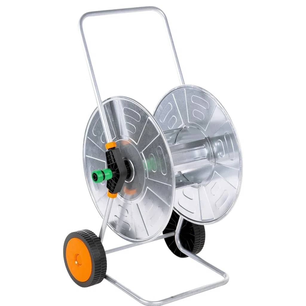 Verzinkter Stahl Schlauchwagen für 110 m 1/2" oder 80 m 3/4" Schlauch, mit langem Griff und Rädern für einfache Bewegung, abgewinkelter Anschluss verhindert Verdrehen