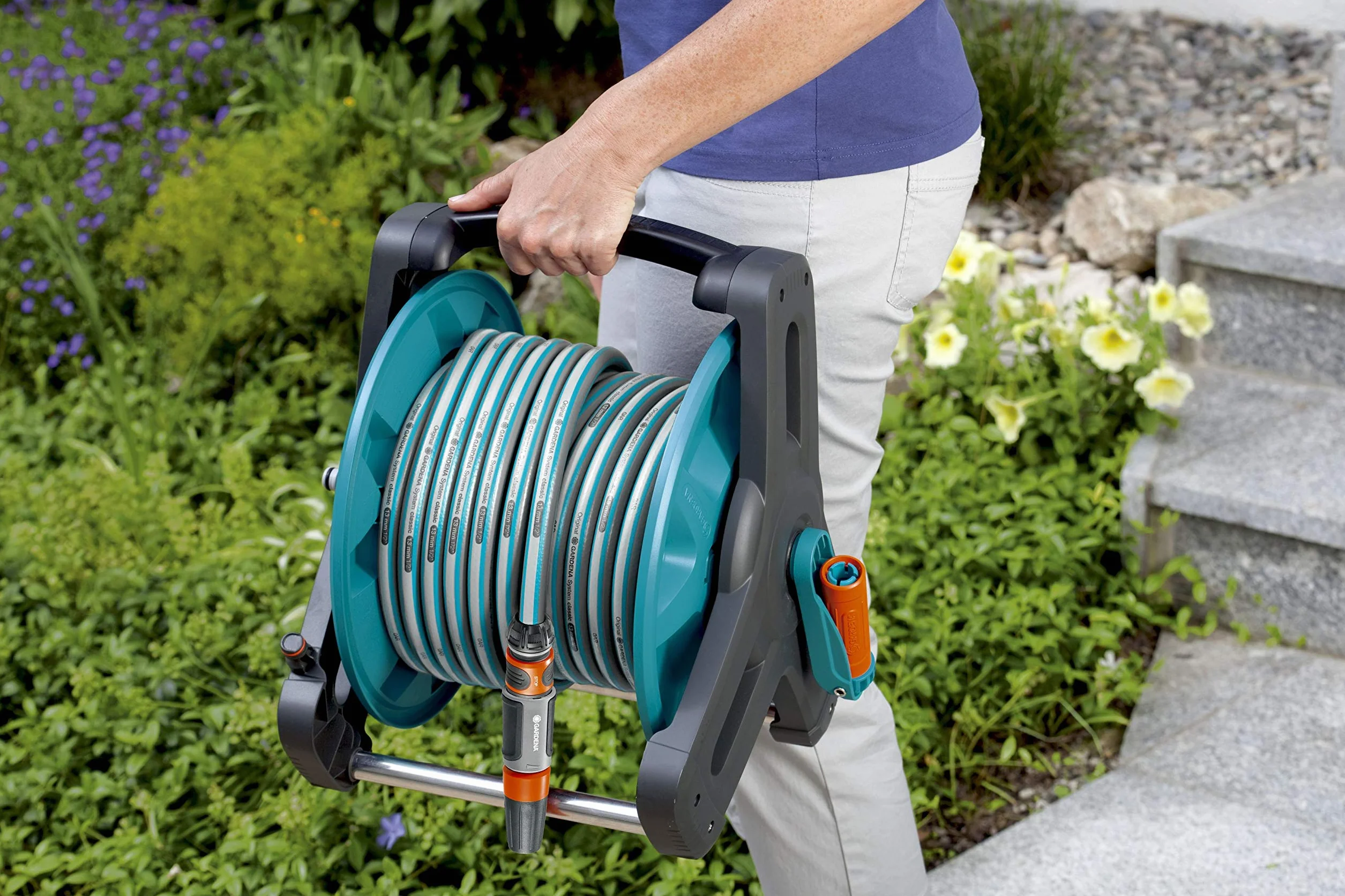 Gardena Classic Schlauch 13 mm (1/2 Zoll), 50 m: Universeller Gartenschlauch aus robustem Kreuzgewebe & Classic Schlauchtrommel 50: Wasserschlauchtrommel für Gartenschlauch max. 50 m (13 mm Schlauch)