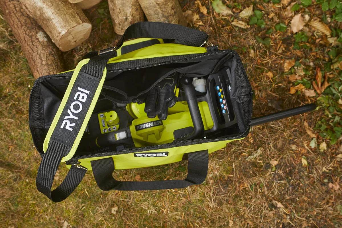 RYOBI Kettensägen-Tragetasche RAC256, passend für 18 V und 36 V Modelle, mit Ölauffangschale