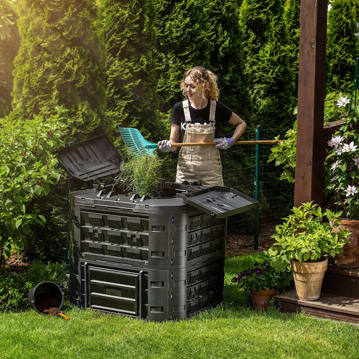 KADAX Modularer Komposter für Gartenabfälle, Gartenkomposter aus Kunststoff, Komposttonne mit Lüftung und Bewässerung, Kompostbehälter, Schnellkomposter (Schwarz 650 L)