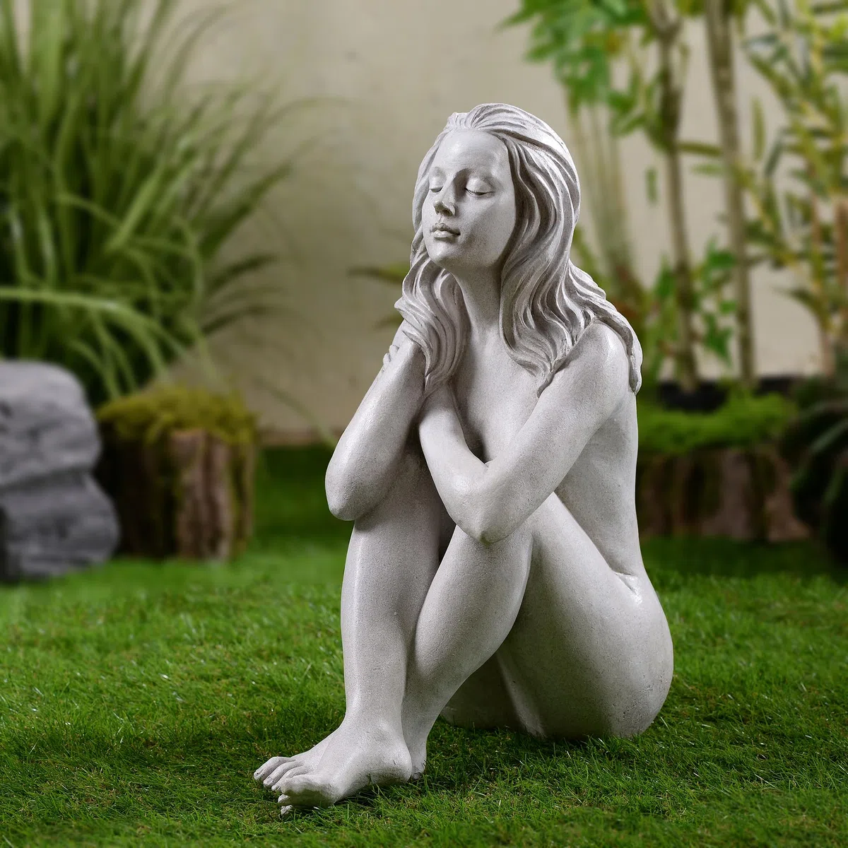 HI-LINE Gift Ltd. Gartenstatue Denkende Dame aus Kunstharz