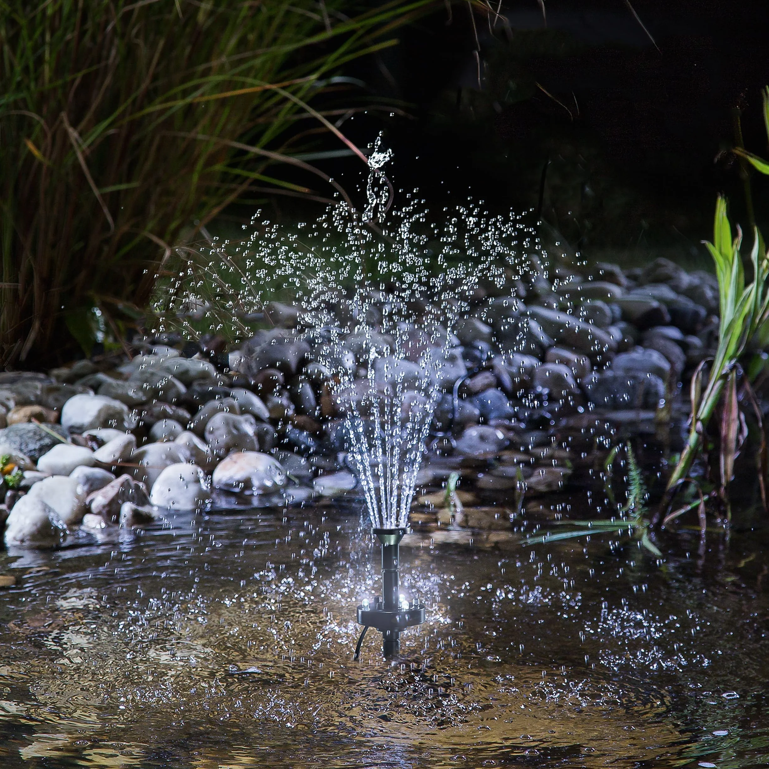 esotec Solar Teichpumpenset 6/220 LED außen, Teichpumpe mit Filter, Sprinklerpumpe 220l/h, LiFePo4 Akku, Solarmodul 6W, Solarbrunnen, Gartenteich Wasserspiel, Springbrunnenpumpe, 101023