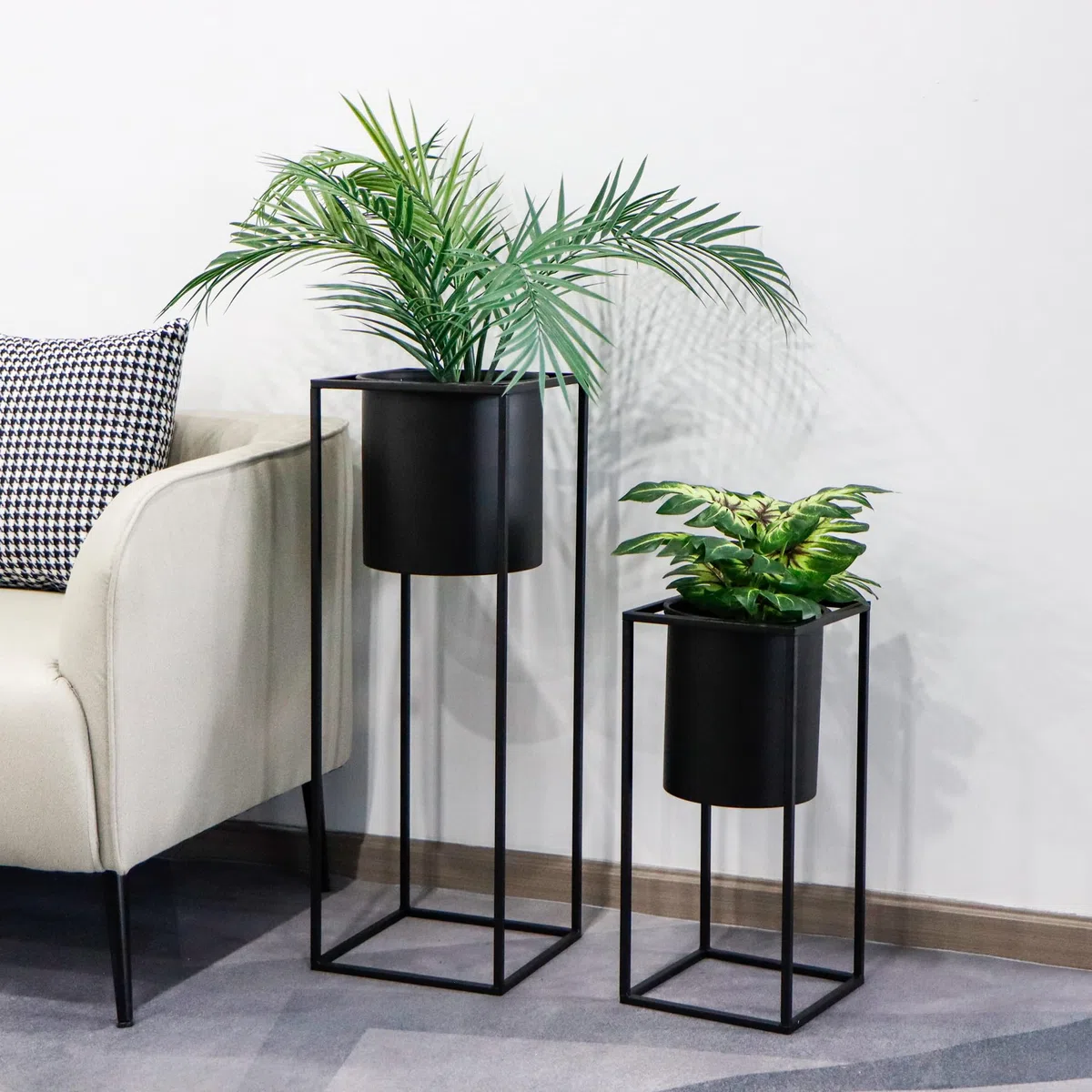 TRIROCKS 2er-Set Moderne Pflanzgefäße mit Ständer für Drinnen und Draußen 70/45 cm Hohe Blumentöpfe für Wohnzimmer Ecke Küche Büro Garten Balkon Terrassendekor (Schwarz)