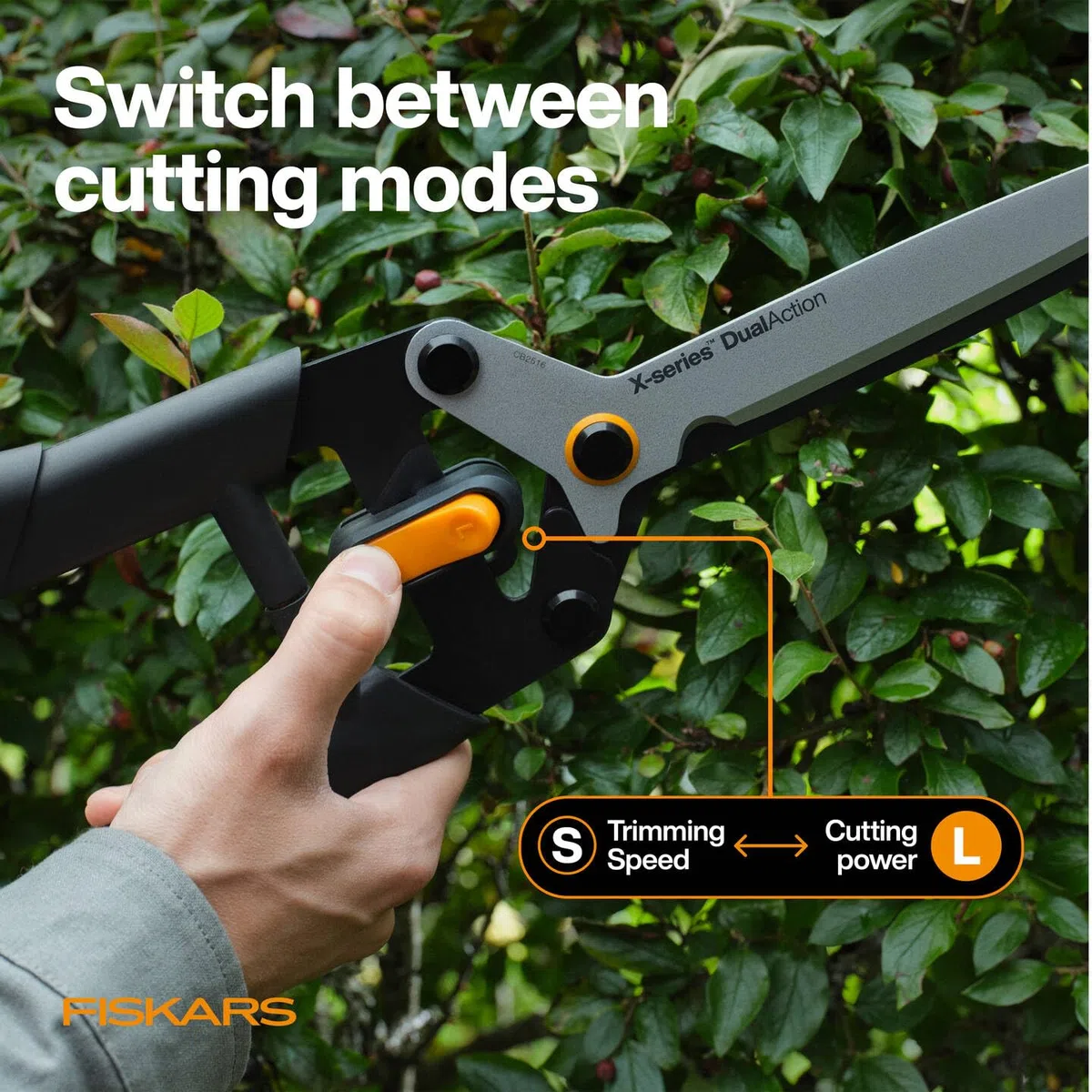 Fiskars X-series DualAction Heckenschere HSX96, 2-in-1-Modus für schnelle oder kraftvolle Schnitte, Antihaftbeschichtete Stahlklingen/FiberComp-Griffe, Schwarz/Orange, 1080134