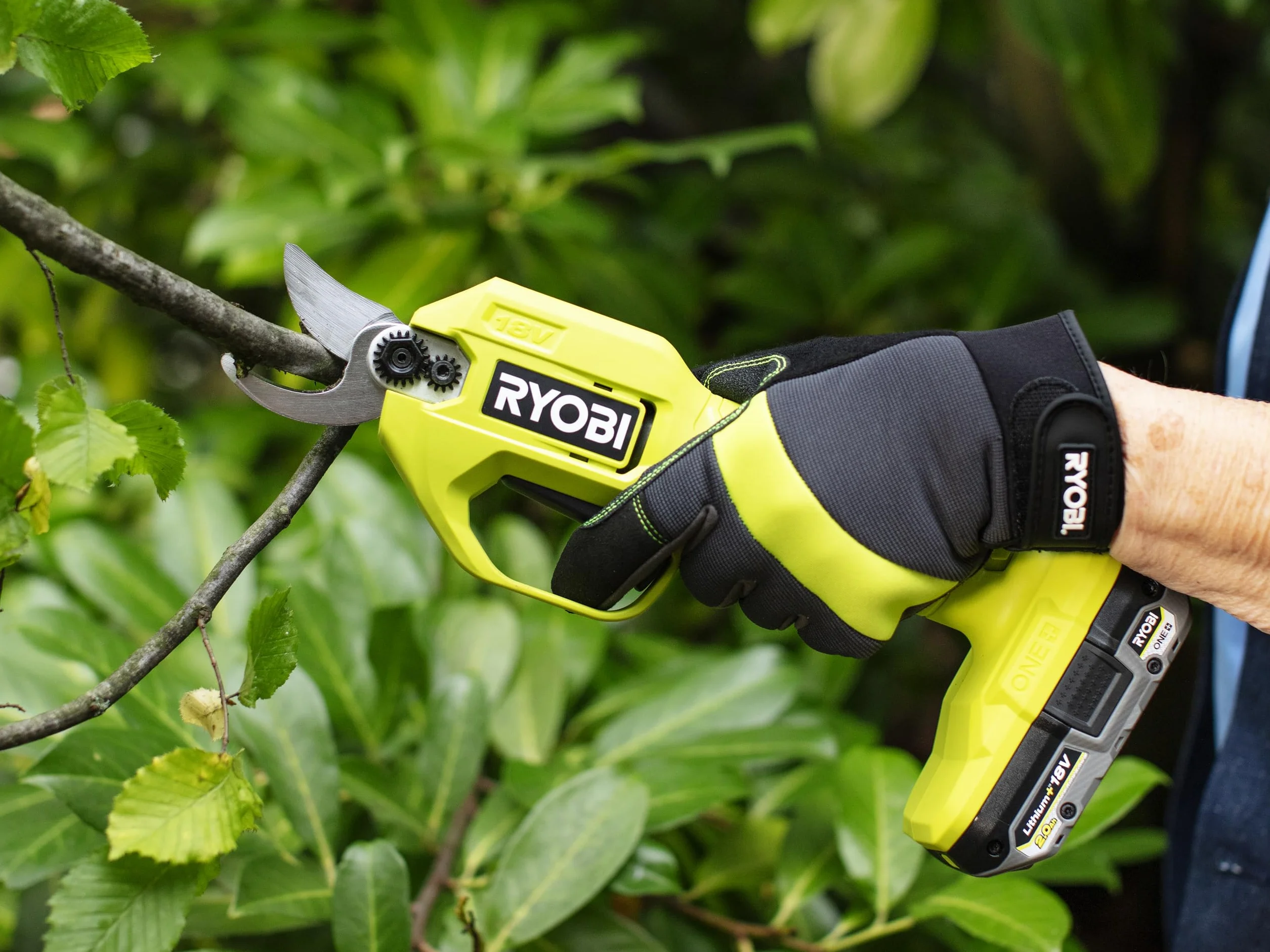 RYOBI 18 V ONE+ Akku-Gartenschere RY18SCA-0 (25 mm Schnittkapazität, 2,5 Sekunden für einen Schnittvorgang, SK5-Stahlklingen, ohne Akku und Ladegerät)